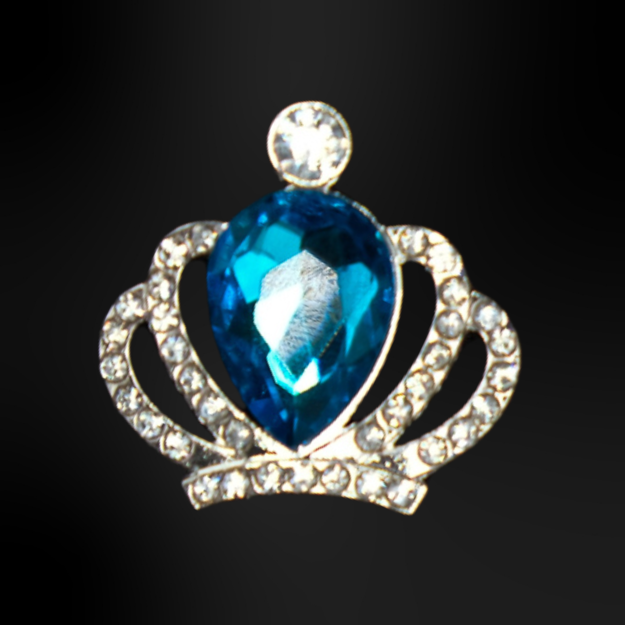 Blaue Metallic-Pins für Clogs