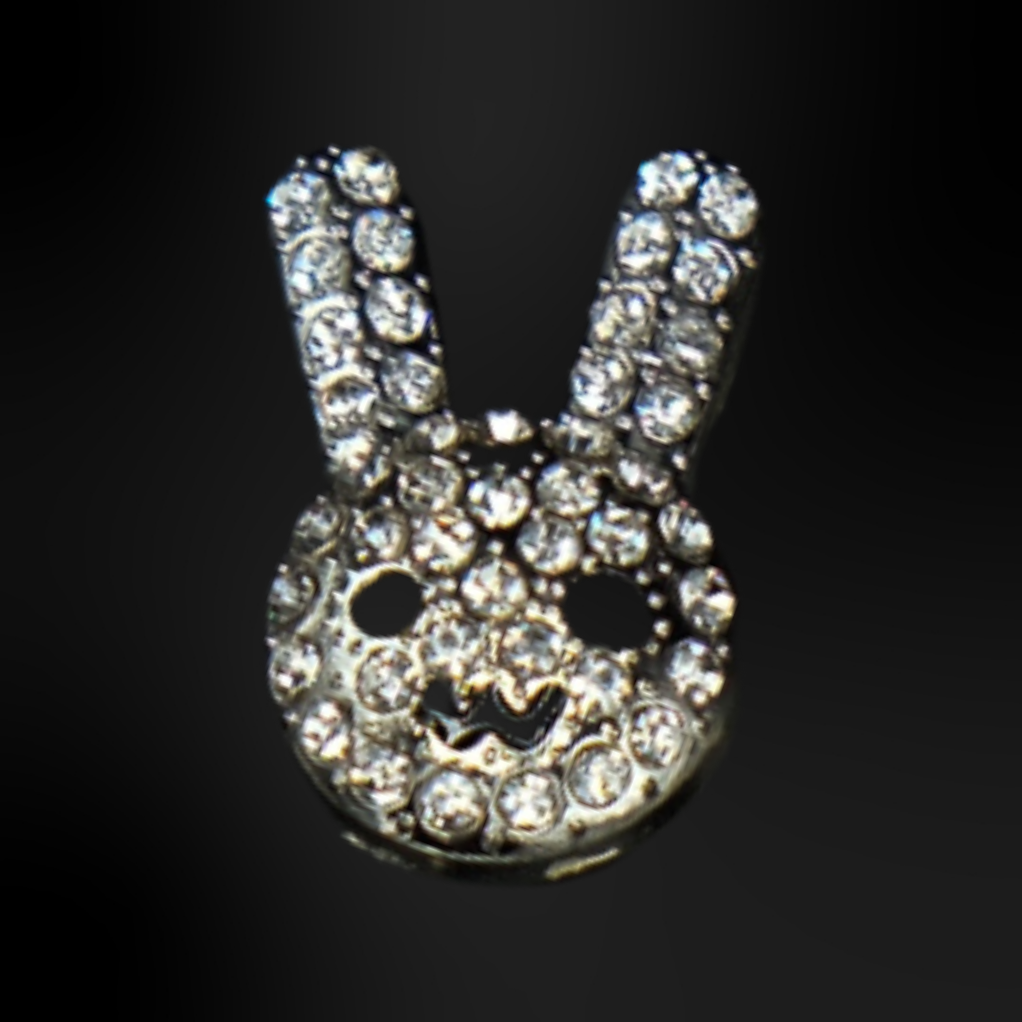 Silbermetallische Clog-Pins