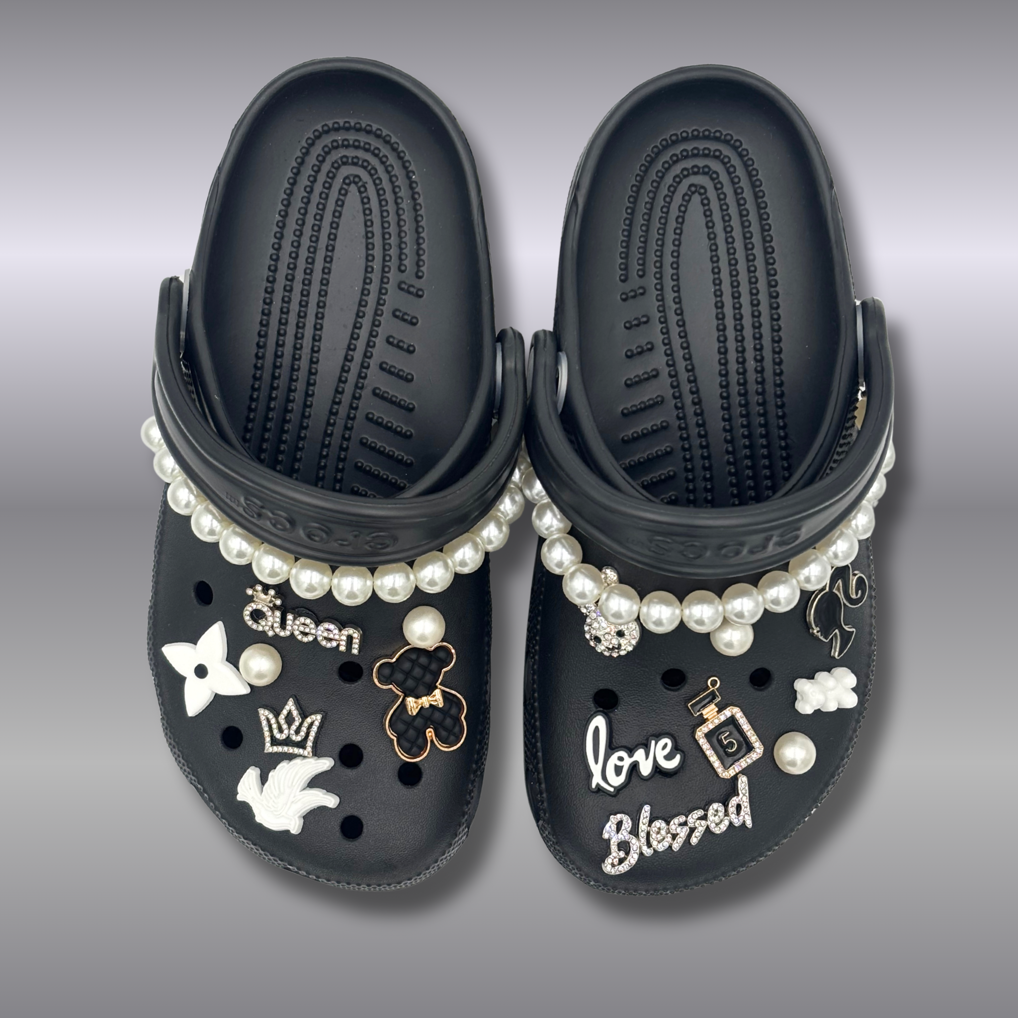 Glitzernde schwarze Clogs