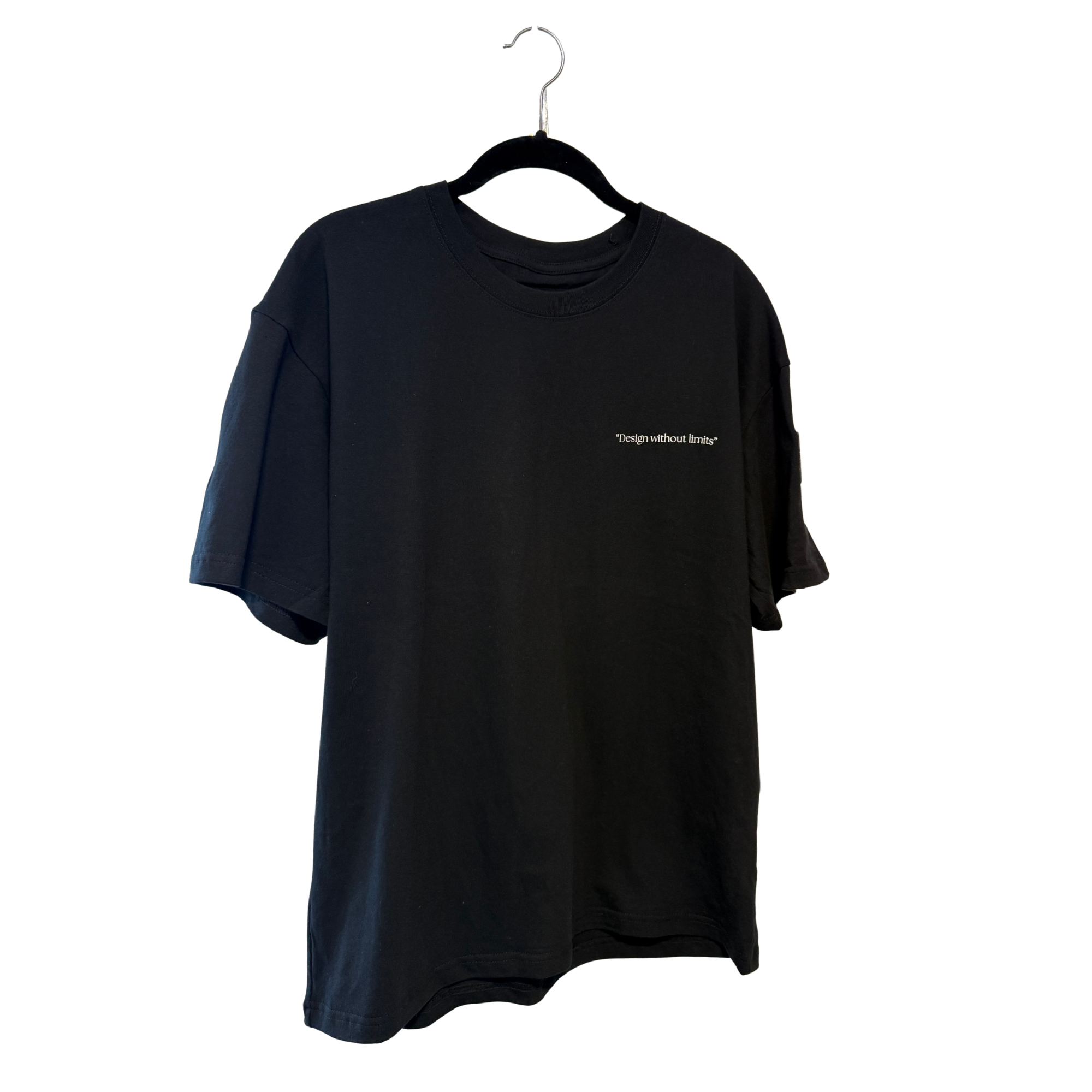 Personalisierbares T-Shirt mit Charms – Mach es zu deinem eigenen!